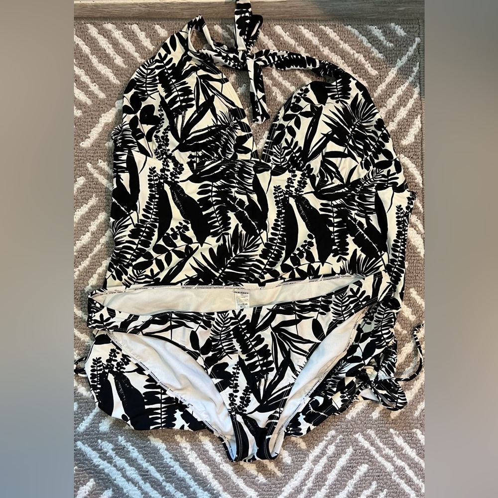 Old Navy tankini swim set